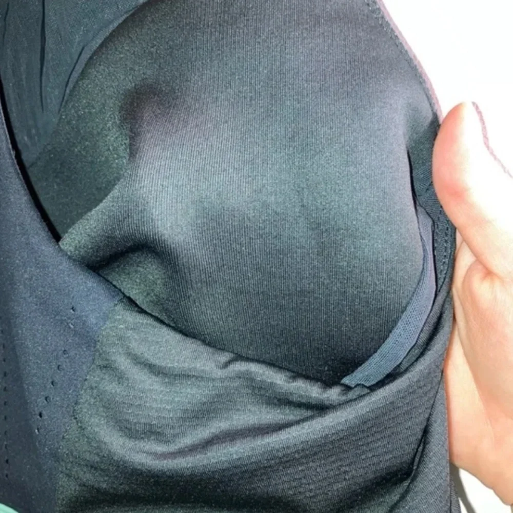 L | Sports Bra - Picture 4 of 4